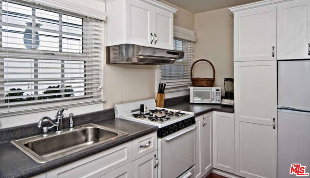Venice, CA 90291,2318 Strongs Dr