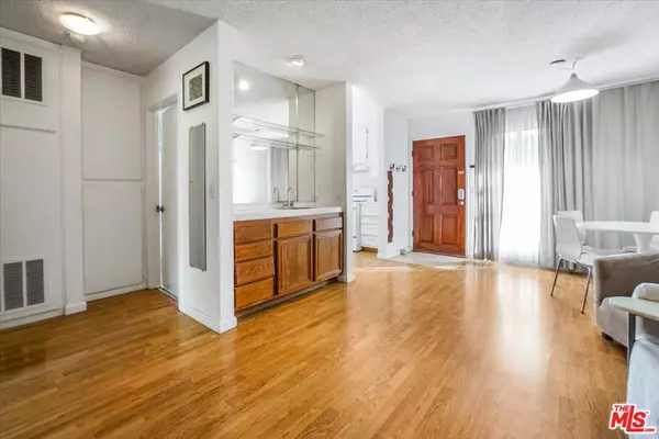 Los Angeles, CA 90042,5036 Echo St #408