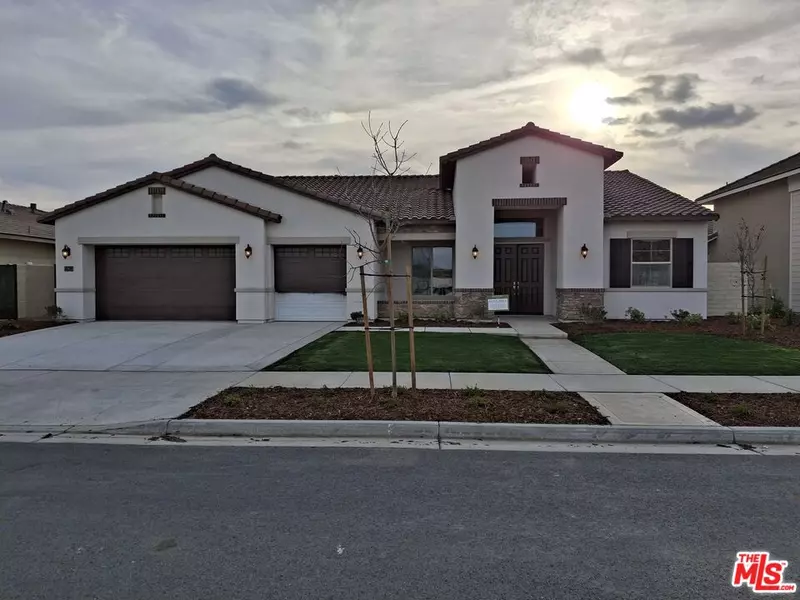 12813 Fairlawn Dr, Bakersfield, CA 93311