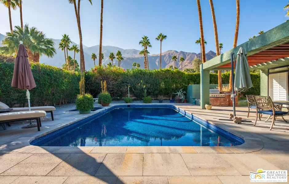 817 N Via Monte Vis, Palm Springs, CA 92262