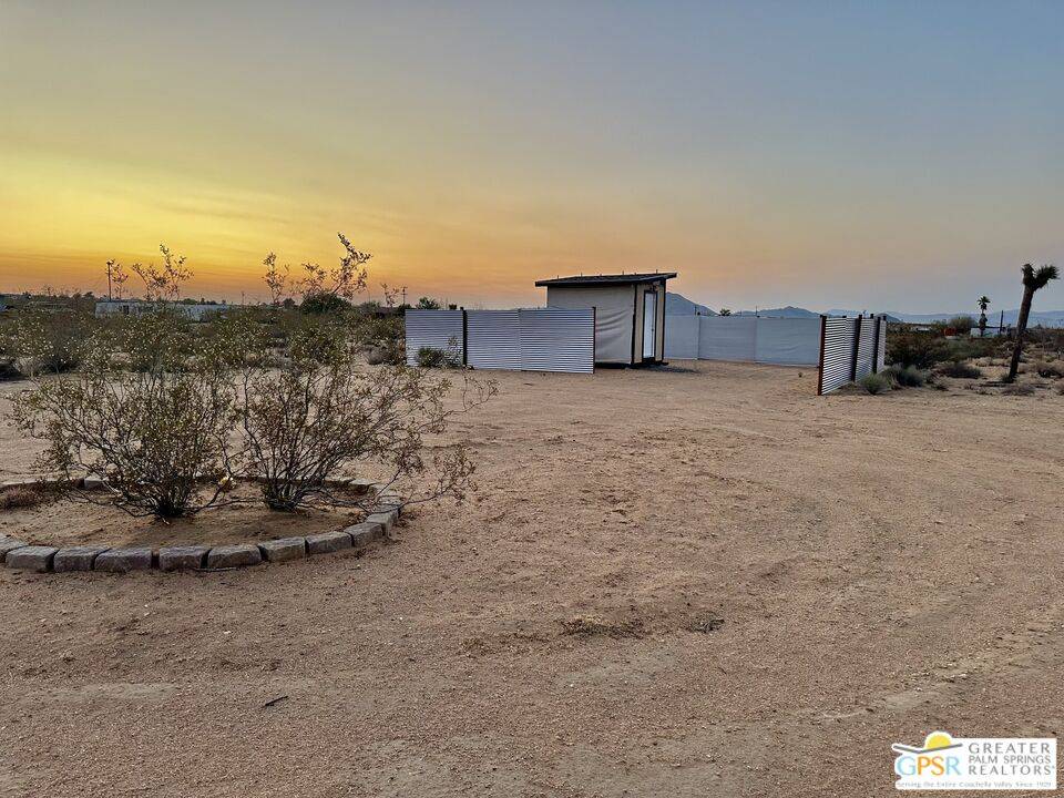 276 Fairacres Ln, Landers, CA 92285