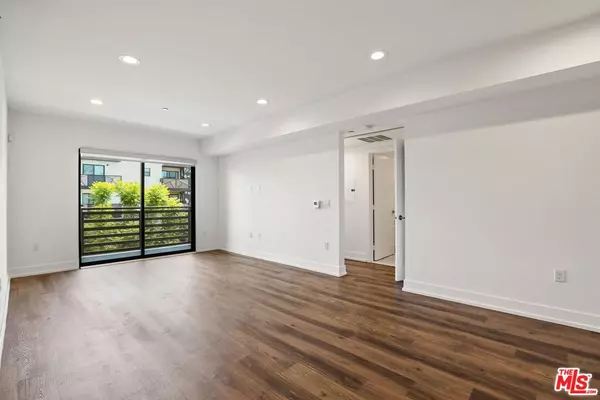 Los Angeles, CA 90038,807 Hudson #203