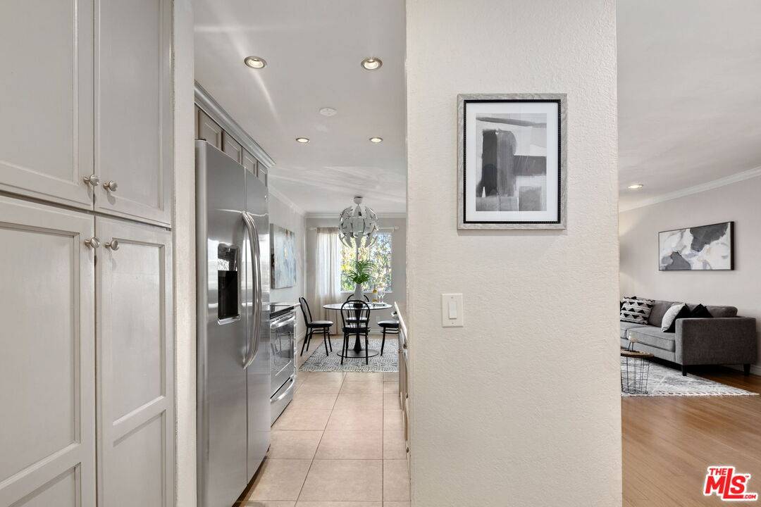 Los Angeles, CA 90028,1351 N Orange Dr #201