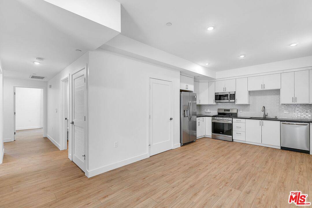 11408 W Sarah St #305, North Hollywood, CA 91602