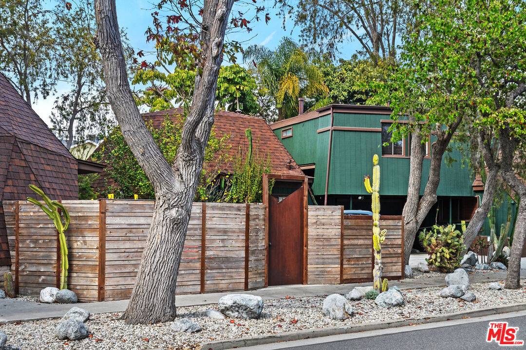 Culver City, CA 90232,9983 Braddock Dr