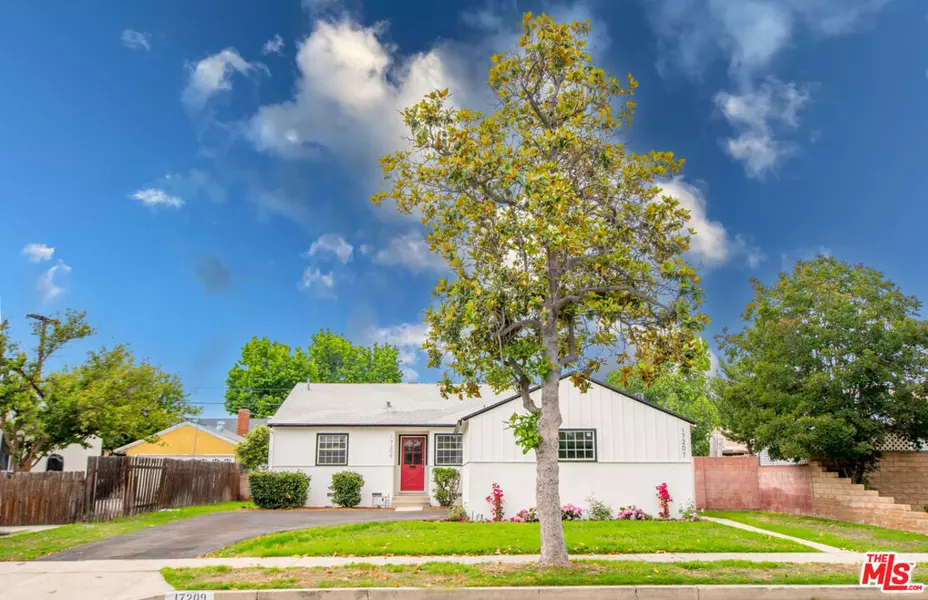 17209 Stagg St, Van Nuys, CA 91406