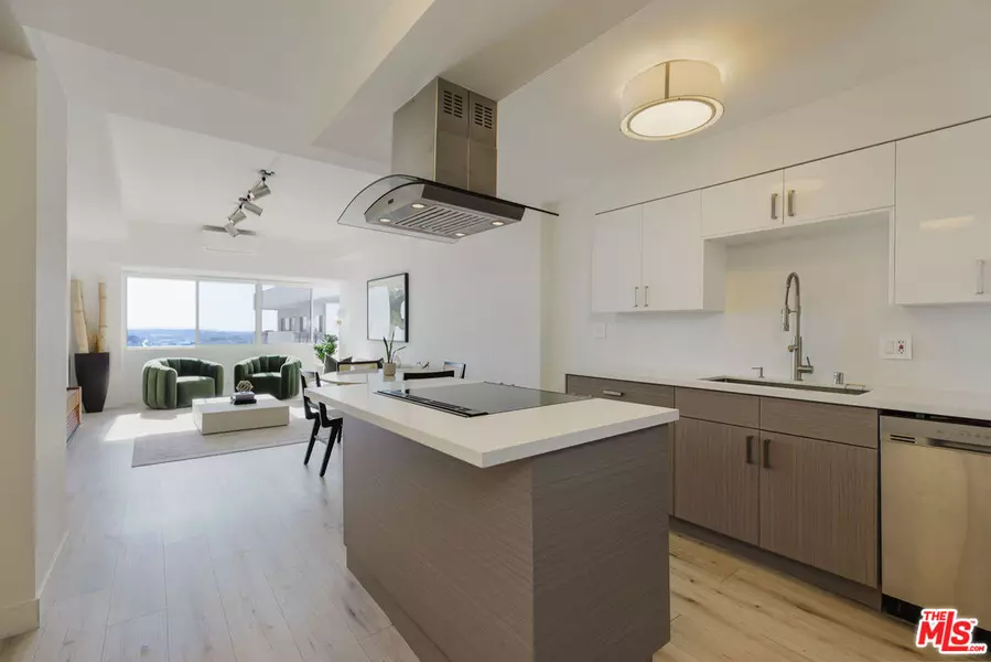 1155 N La Cienega Blvd #1207, West Hollywood, CA 90069