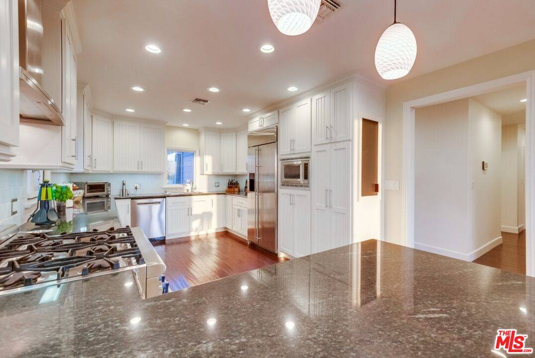 Los Angeles, CA 90045,6537 Hedding St