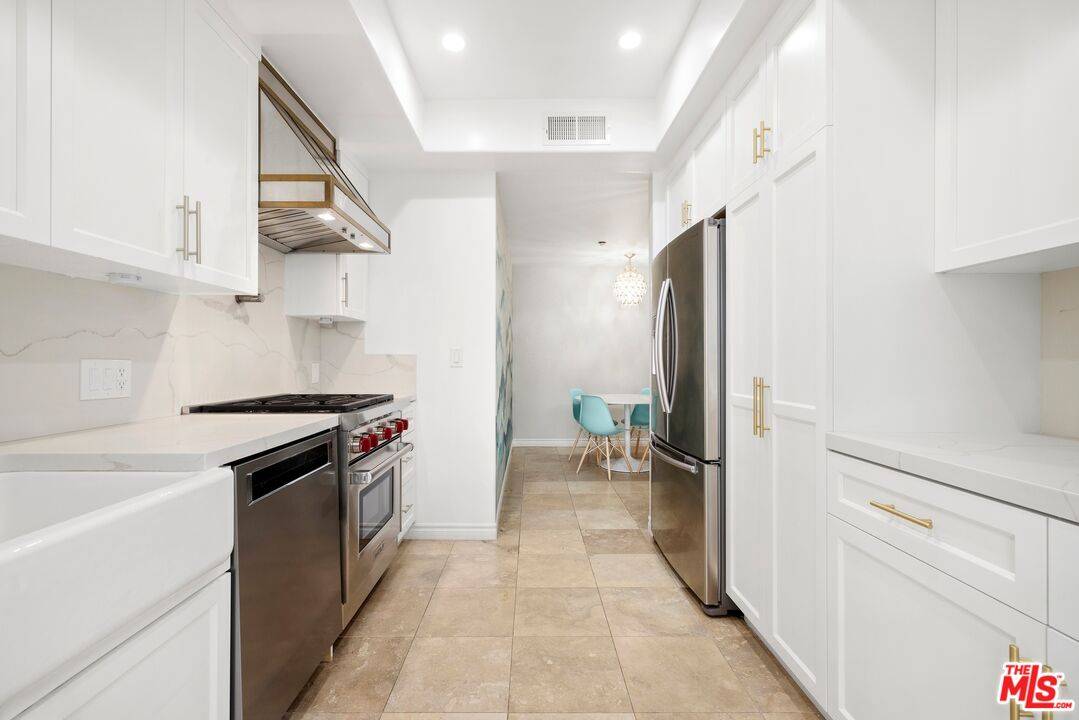 Los Angeles, CA 90049,11633 Chenault St #202