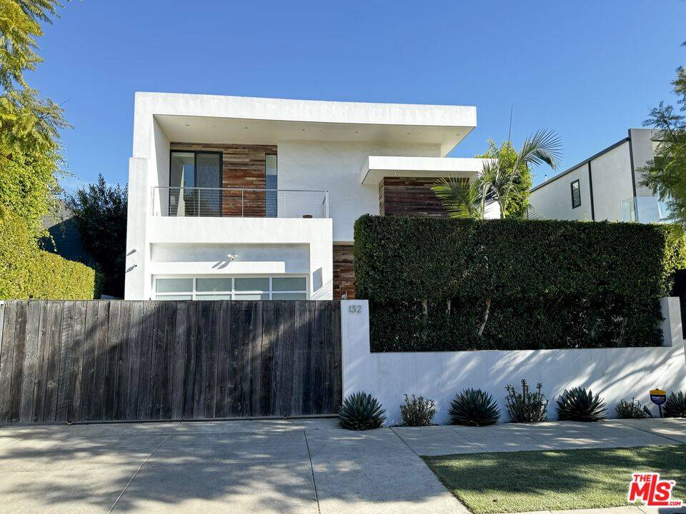Los Angeles, CA 90048,132 N Laurel Ave