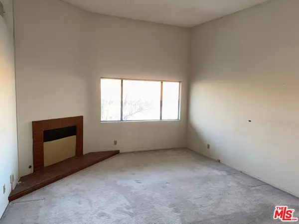 Tarzana, CA 91356,5816 Etiwanda Ave #5