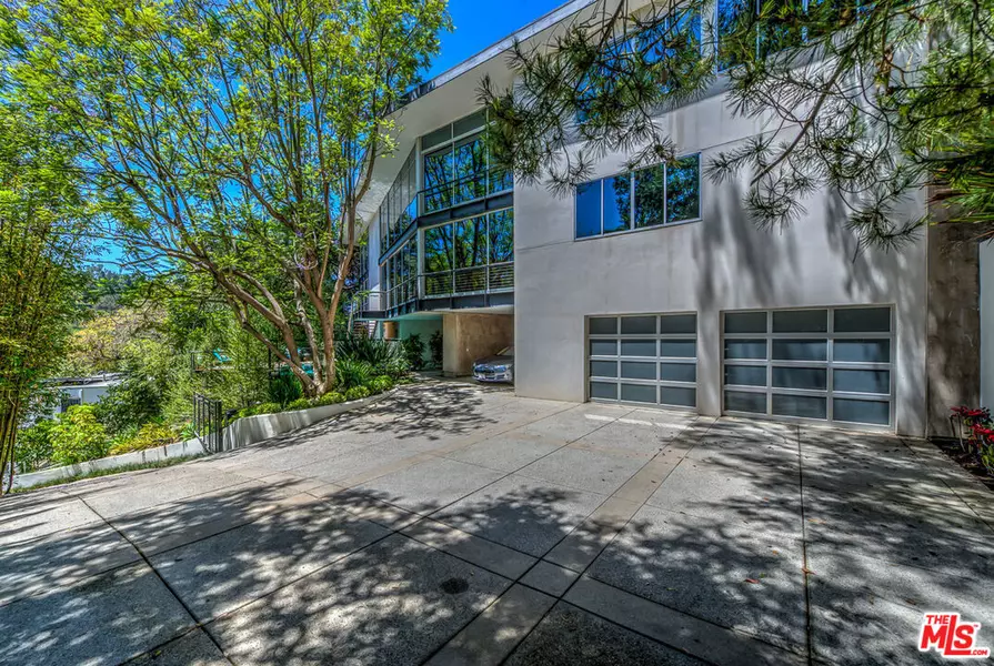 2207 Bowmont Dr, Beverly Hills, CA 90210