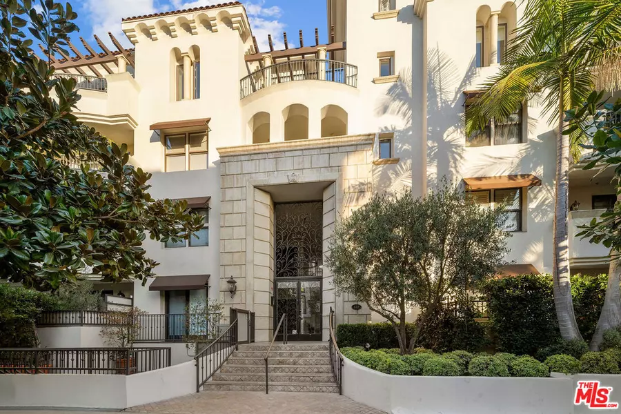 122 N Clark Dr #302, West Hollywood, CA 90048