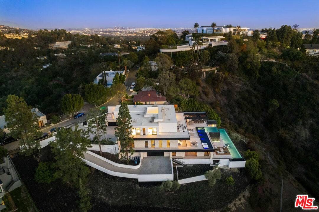 Los Angeles, CA 90077,1035 Stradella Rd