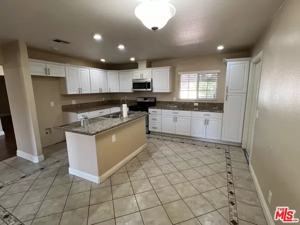 Palmdale, CA 93551,1825 W Avenue O8