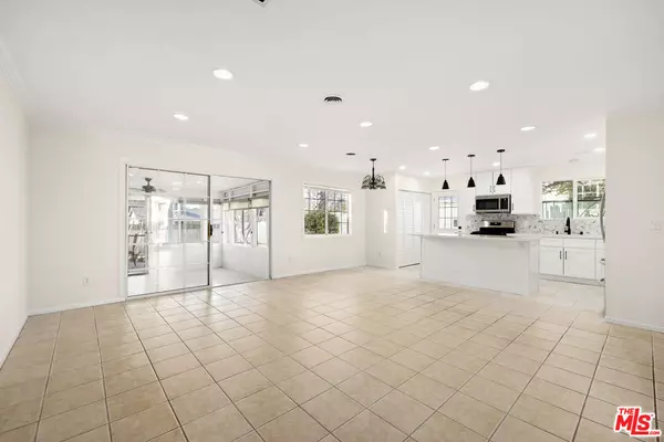 Woodland Hills, CA 91367,23522 Victory Blvd
