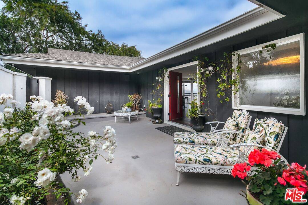 3200 Wrightwood Dr, Studio City, CA 91604