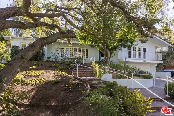 15946 Valley Wood Rd, Sherman Oaks, CA 91403