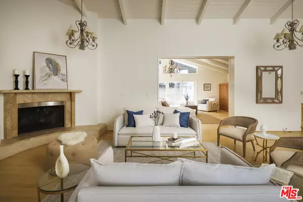 Sherman Oaks, CA 91403,15946 Valley Wood Rd