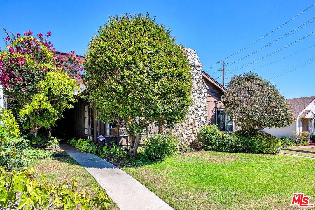 Los Angeles, CA 90024,1766 Midvale Ave
