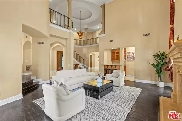 Tarzana, CA 91356,5010 Serena Cir