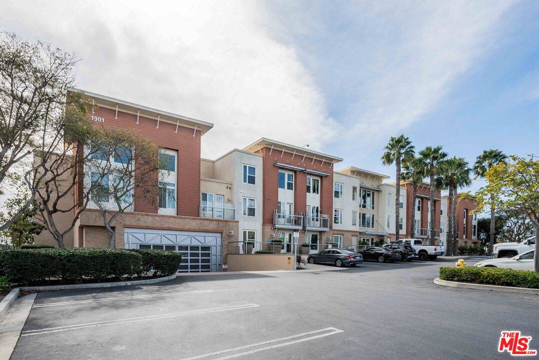 Oxnard, CA 93035,1901 S Victoria Ave #112