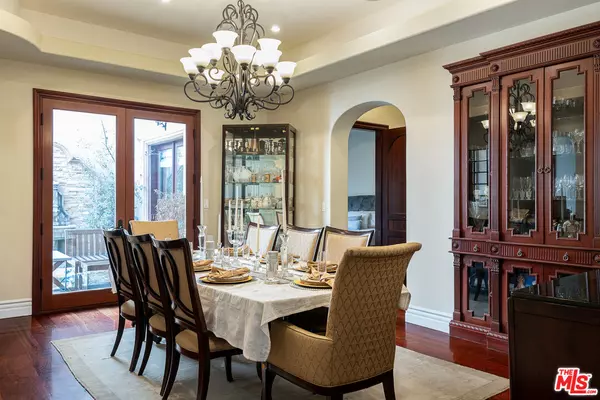 Los Angeles, CA 90049,1191 N Bundy Dr