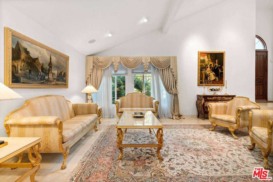 Sherman Oaks, CA 91403,16230 Meadowcrest Rd