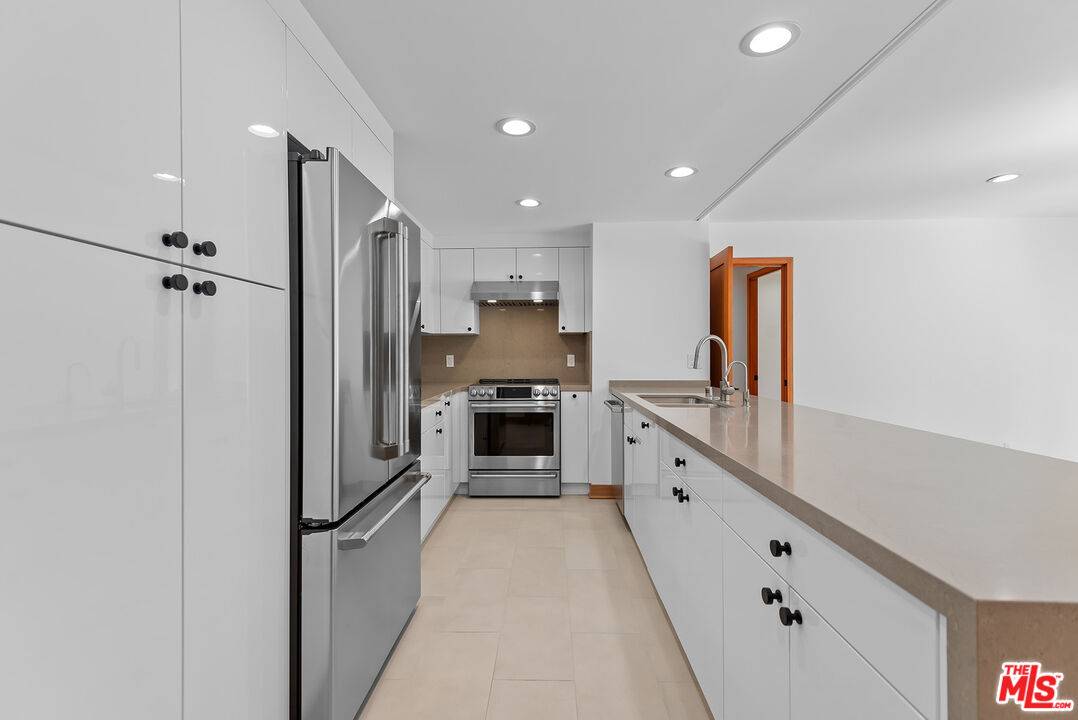 Los Angeles, CA 90067,2160 Century Park East #308N