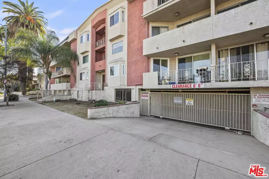 4705 Kester Ave #204, Sherman Oaks, CA 91403