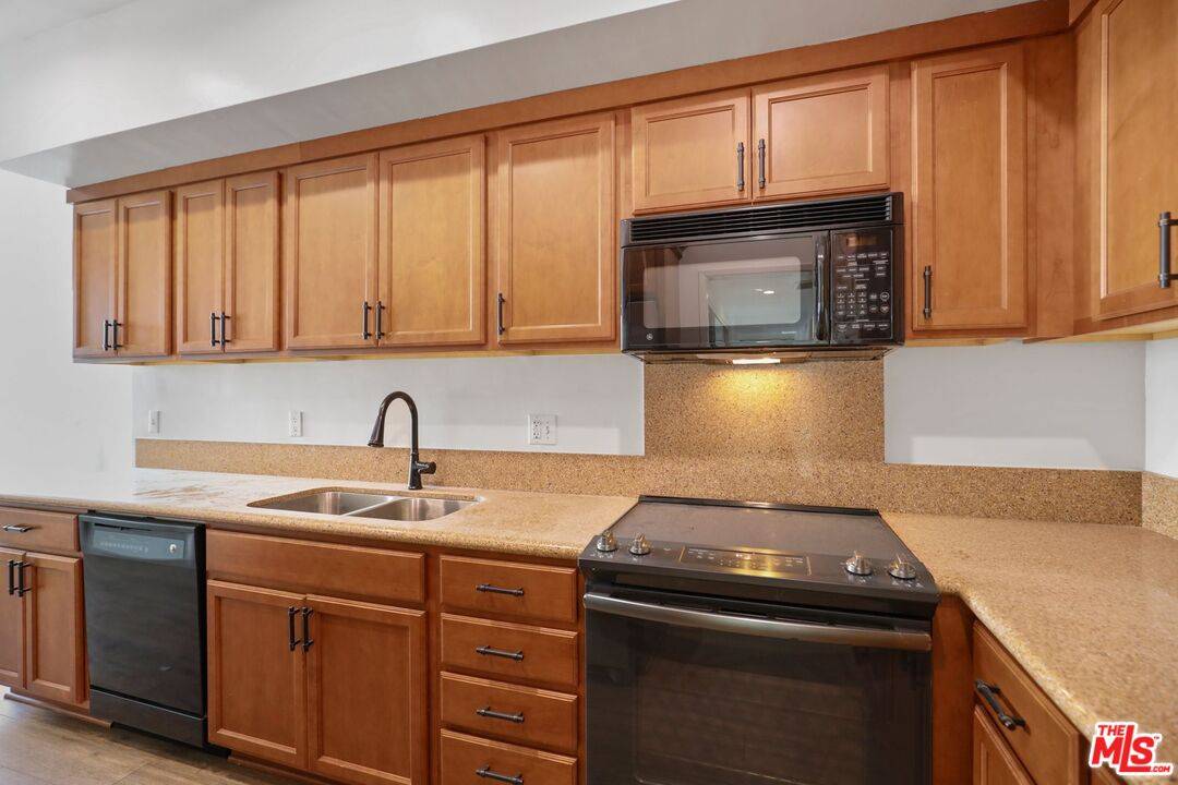 Los Angeles, CA 90049,809 Gretna Green #304