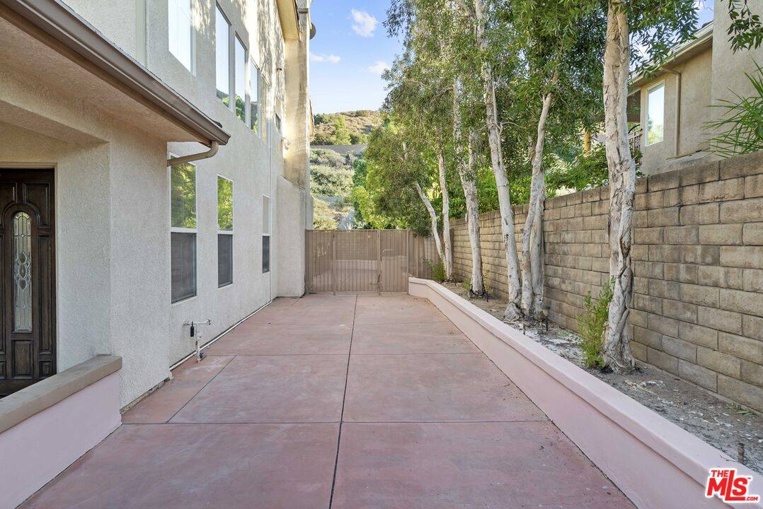 Porter Ranch, CA 91326,20336 Androwe Ln