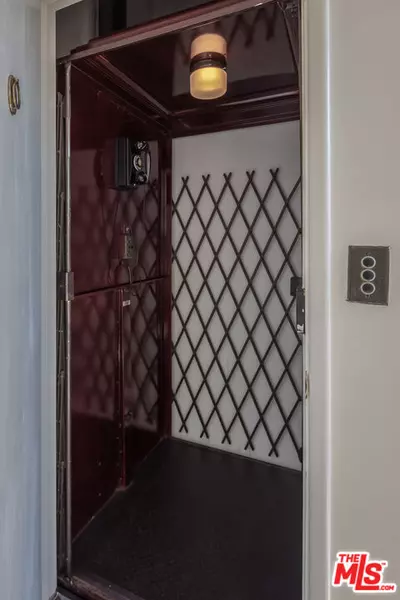 2464 N Catalina St, Los Angeles, CA 90027