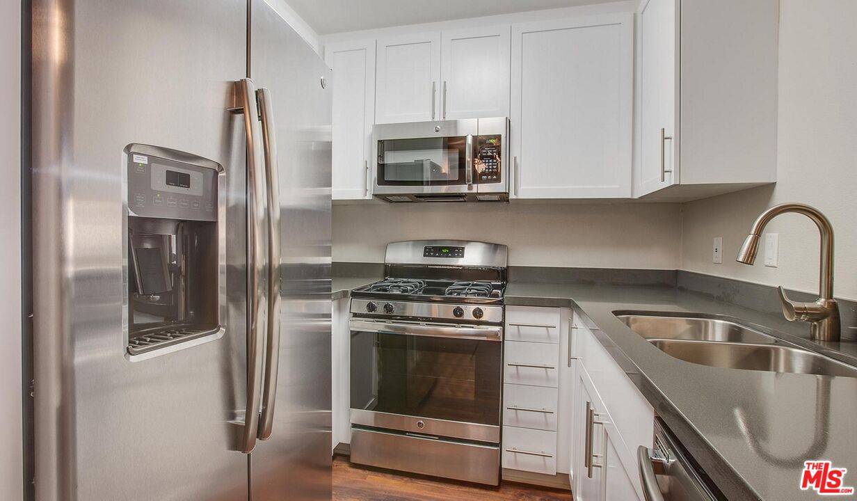 Calabasas, CA 91302,5922 N Las Virgenes Blvd #01-116