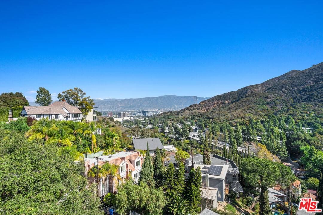 Los Angeles, CA 90068,3464 Troy Dr