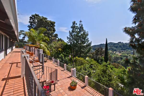 2901 Benedict Canyon Drive, Beverly Hills, CA 90210