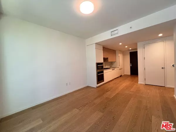 Los Angeles, CA 90017,877 Francisco St #1003