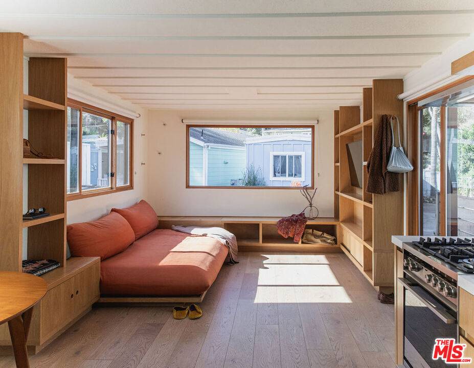 43 Paradise Cove Rd, Malibu, CA 90265