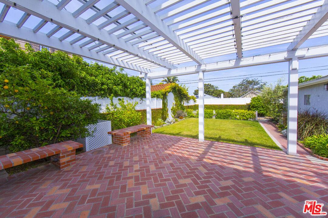 Los Angeles, CA 90045,7416 Ogelsby Ave