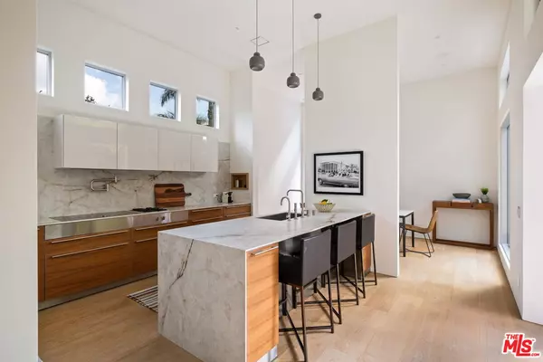 Venice, CA 90291,518 Sunset Ave