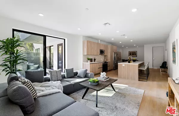 Los Angeles, CA 90068,3651 Regal Pl #102