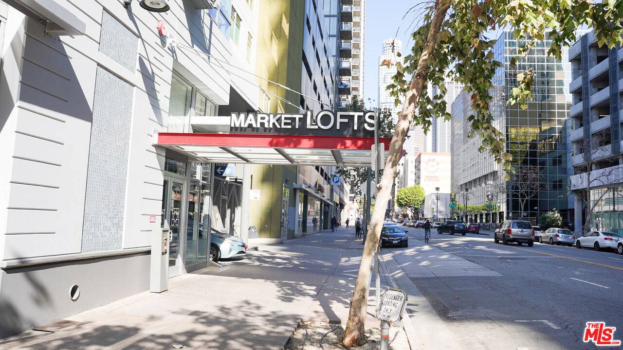 Los Angeles, CA 90015,645 W 9th St #306