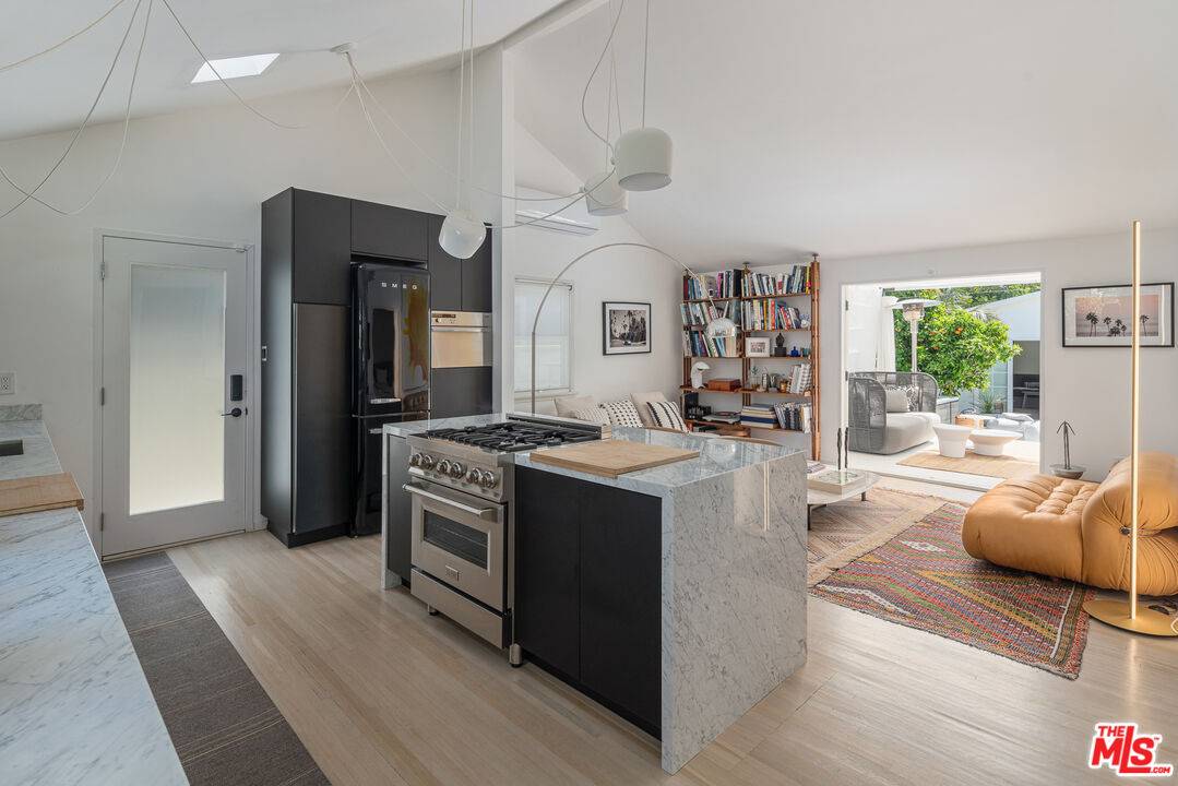 Venice, CA 90291,814 Angelus Pl