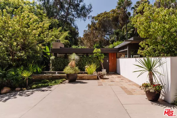 219 Chautauqua Blvd, Pacific Palisades, CA 90272
