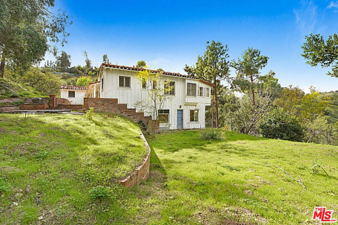 Los Angeles, CA 91604,3351 Coldwater Canyon Ave
