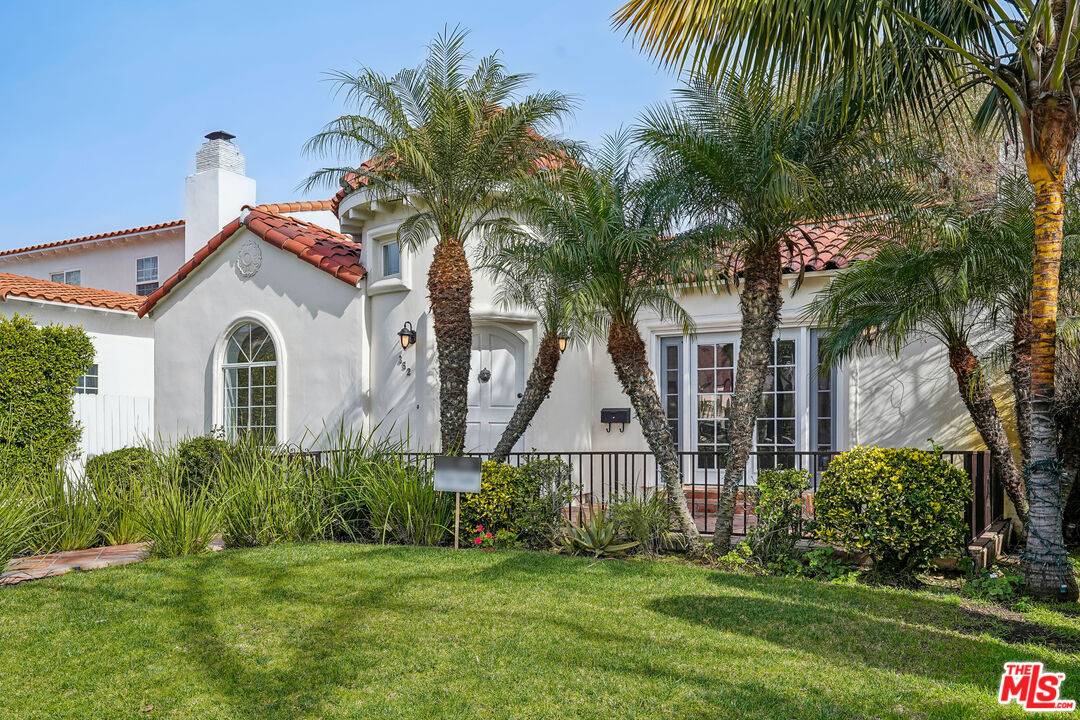 Beverly Hills, CA 90212,352 S Oakhurst Dr