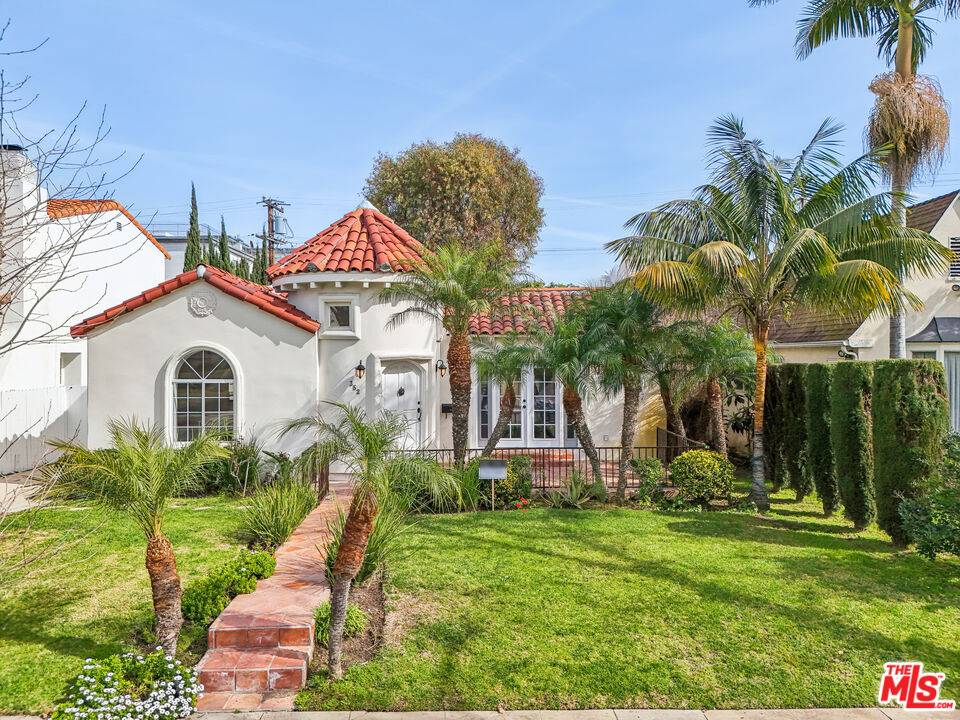 Beverly Hills, CA 90212,352 S Oakhurst Dr