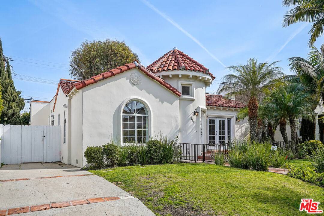 Beverly Hills, CA 90212,352 S Oakhurst Dr