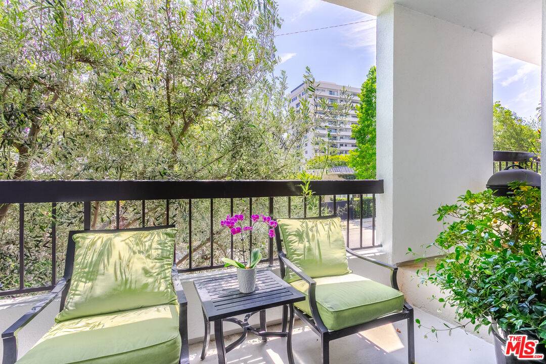 9033 Vista Grande St #3, West Hollywood, CA 90069