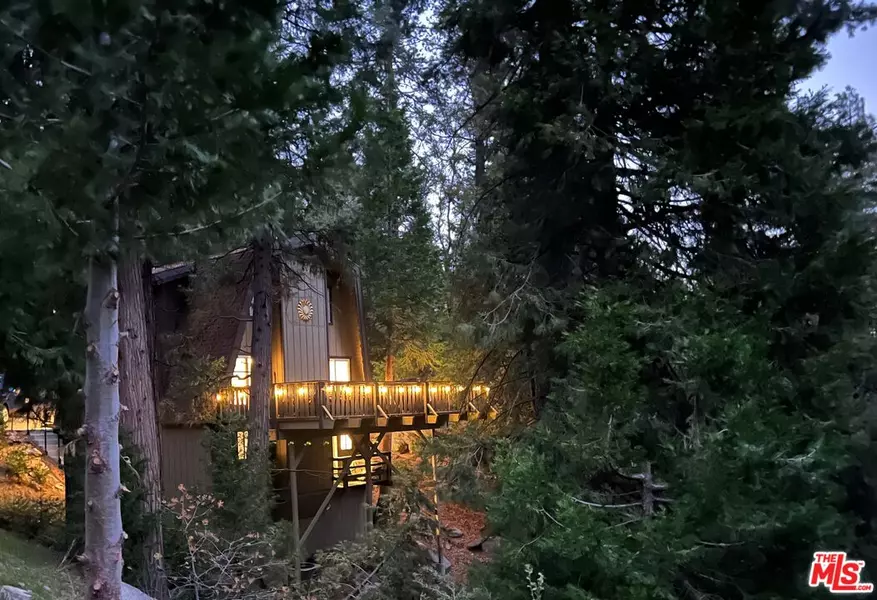 24310 Altdorf Dr, Crestline, CA 92325